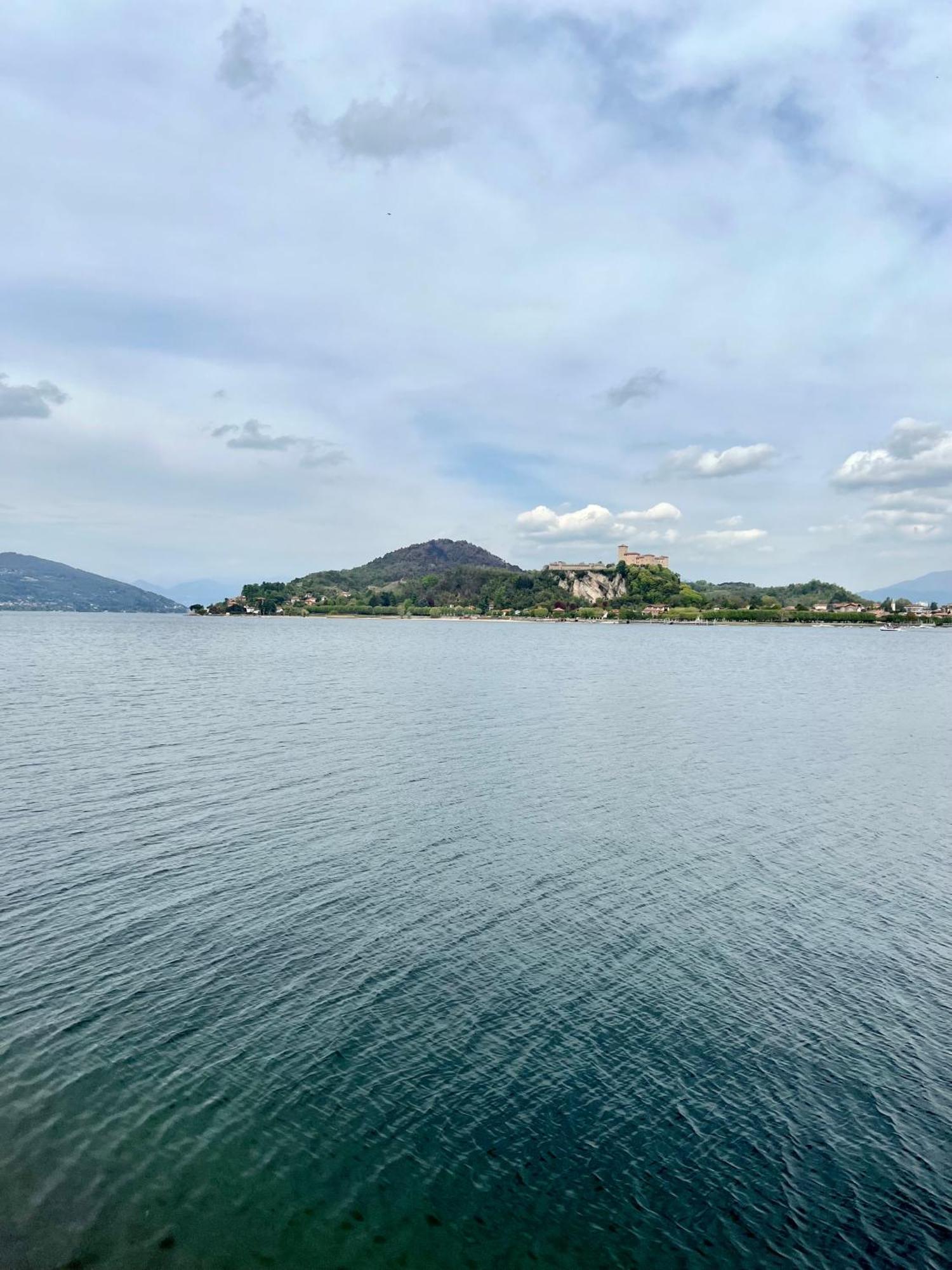 Casa Sul Lago Arona Exteriér fotografie